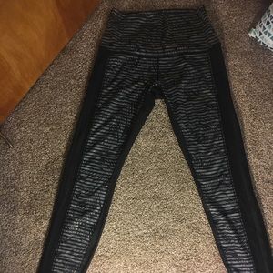 Black and grey mesh Lululemon leggings